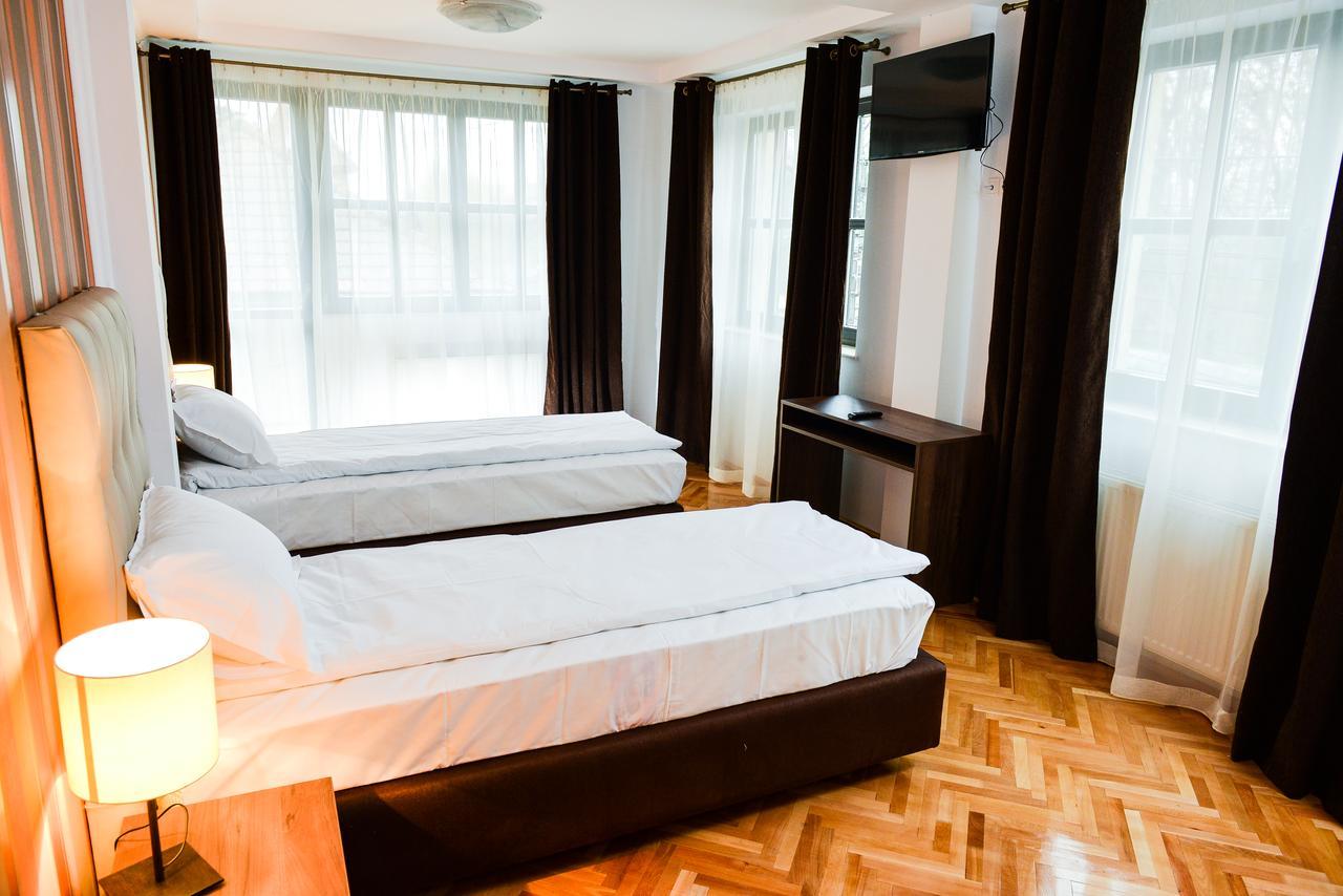 Park House Hotel Dej Bagian luar foto