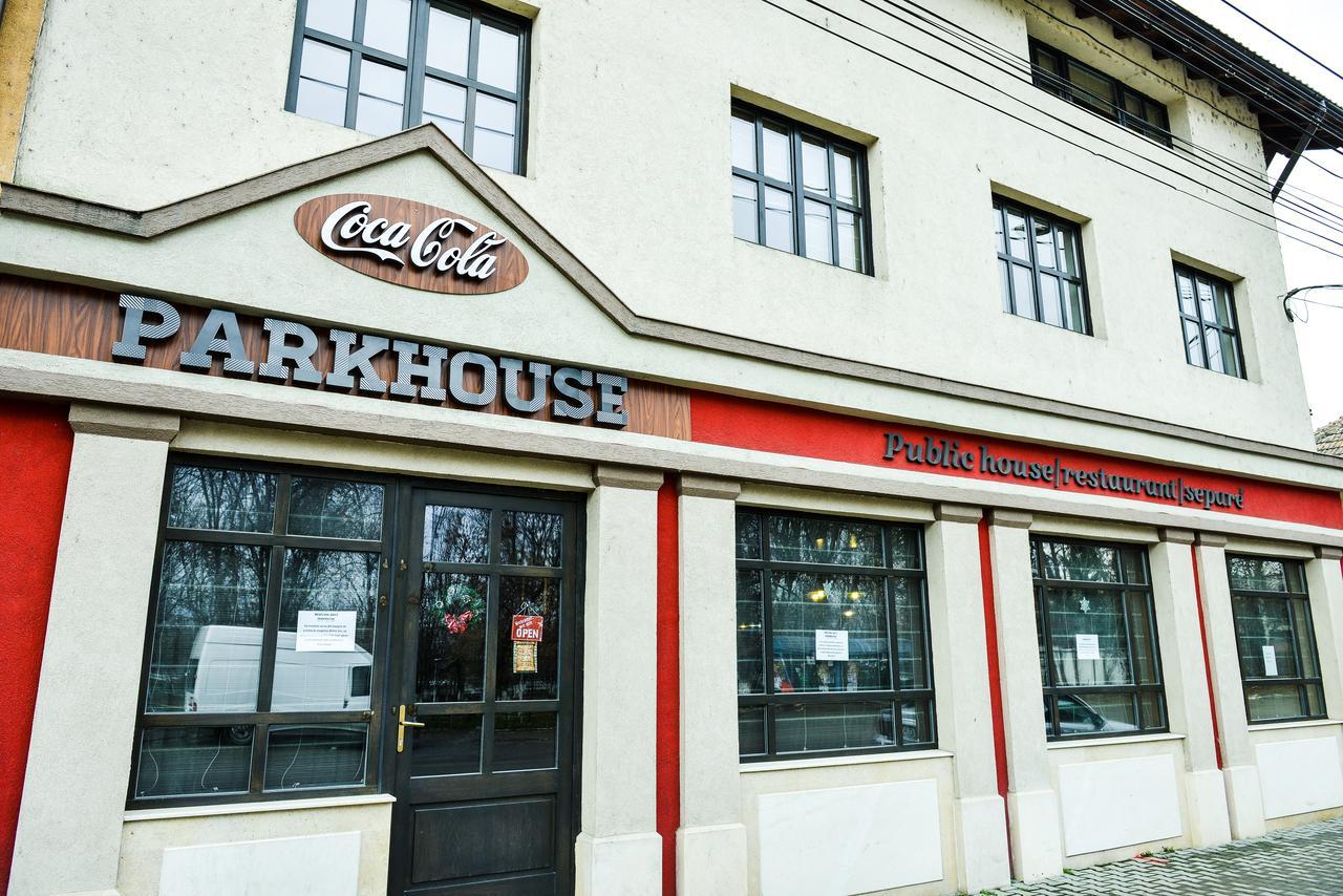 Park House Hotel Dej Bagian luar foto