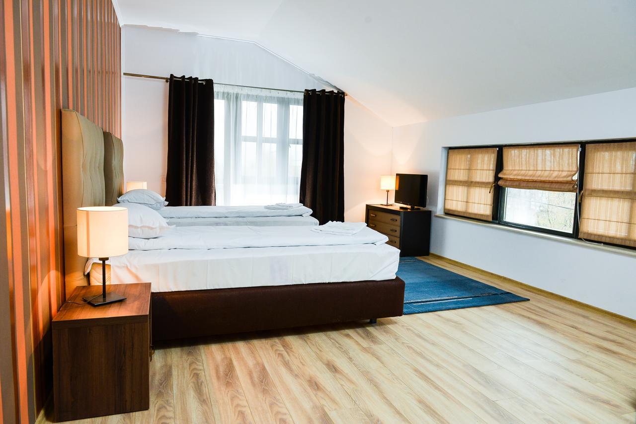 Park House Hotel Dej Bagian luar foto