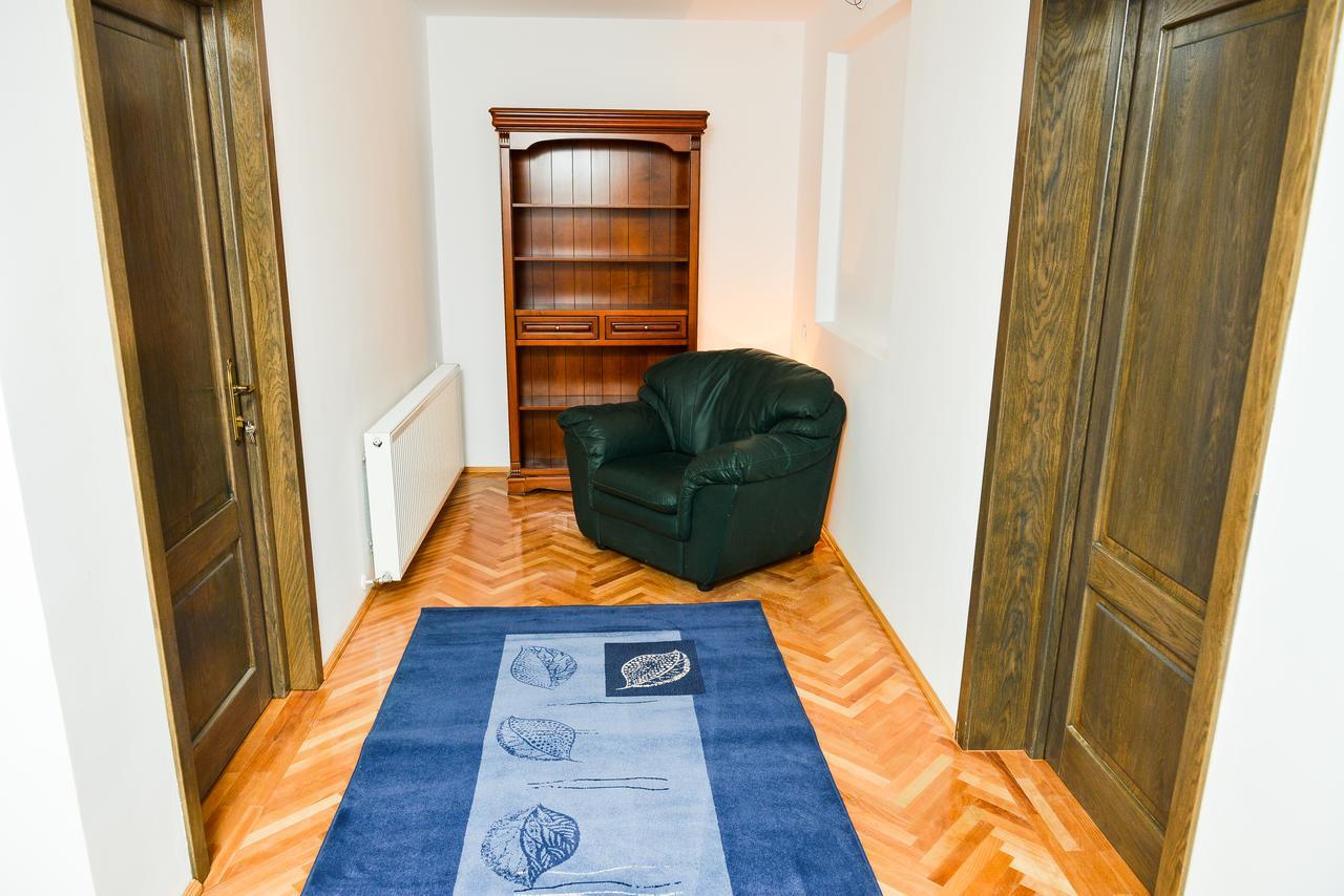 Park House Hotel Dej Bagian luar foto